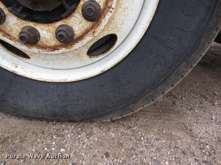 image for item DD8839 1998 Ford LTLA9000 Louisville dump truck