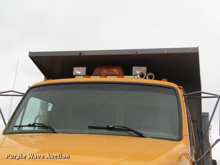 image for item DD8839 1998 Ford LTLA9000 Louisville dump truck
