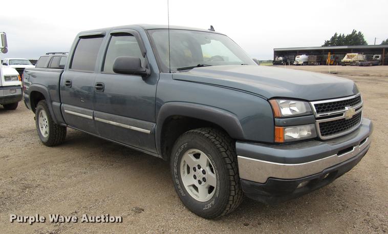 image for item DD8840 2007 Chevrolet Silverado 1500 Z71 Crew Cab pickup truck