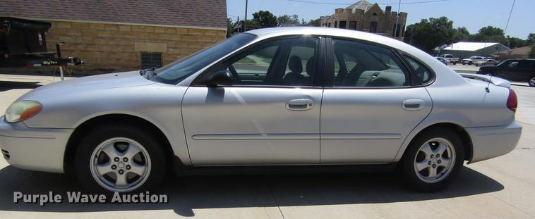 image for item DD8867 2007 Ford Taurus