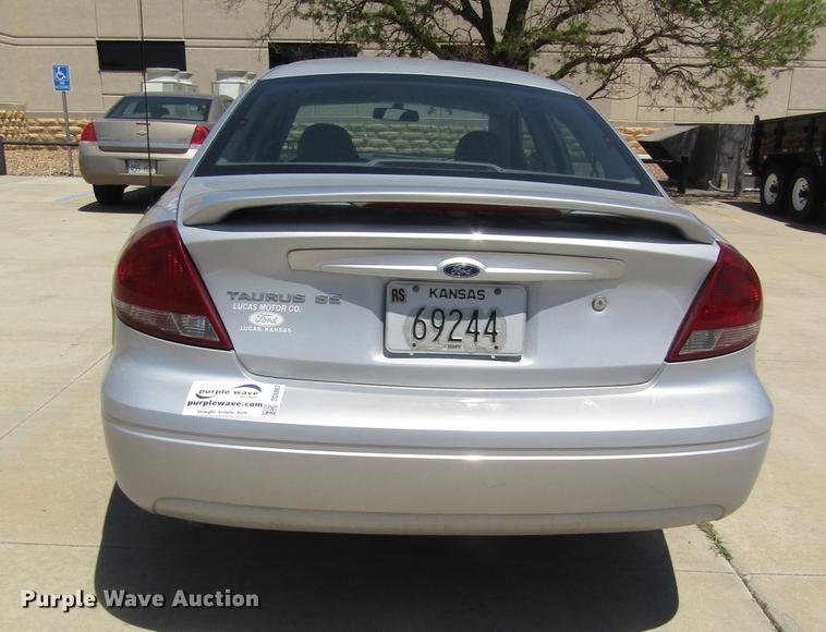 image for item DD8867 2007 Ford Taurus