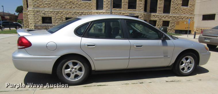 image for item DD8867 2007 Ford Taurus