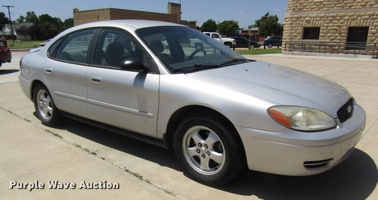 image for item DD8867 2007 Ford Taurus