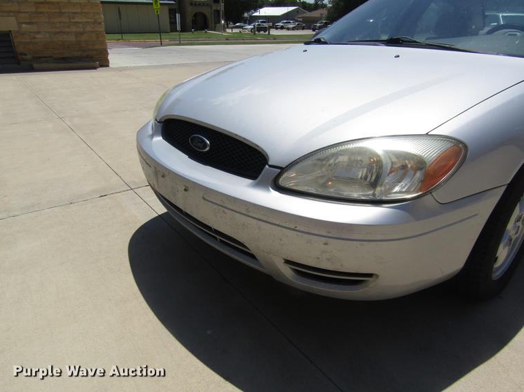 image for item DD8867 2007 Ford Taurus