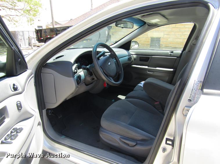 image for item DD8867 2007 Ford Taurus