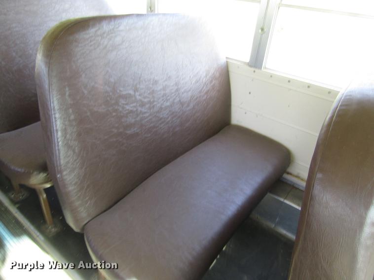 image for item DD8868 1993 Ford B700 school bus