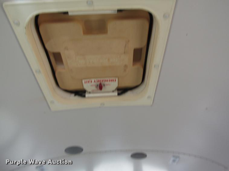 image for item DD8868 1993 Ford B700 school bus