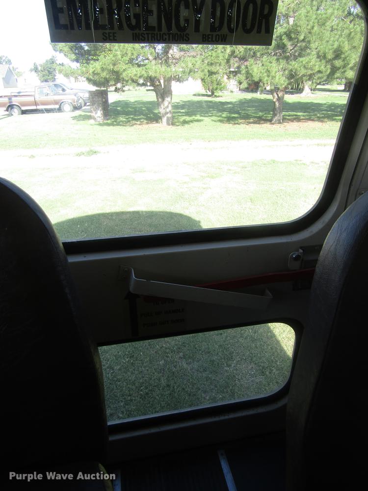 image for item DD8868 1993 Ford B700 school bus