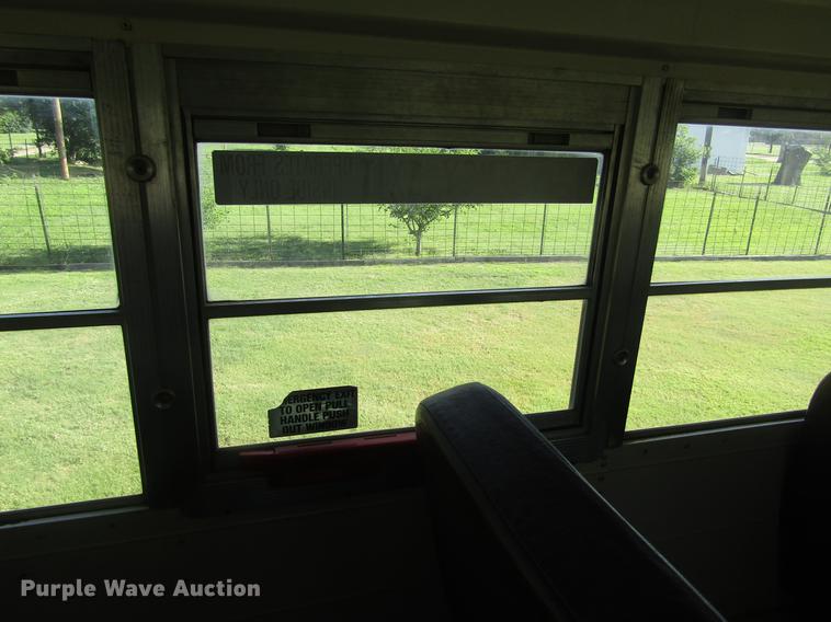 image for item DD8868 1993 Ford B700 school bus