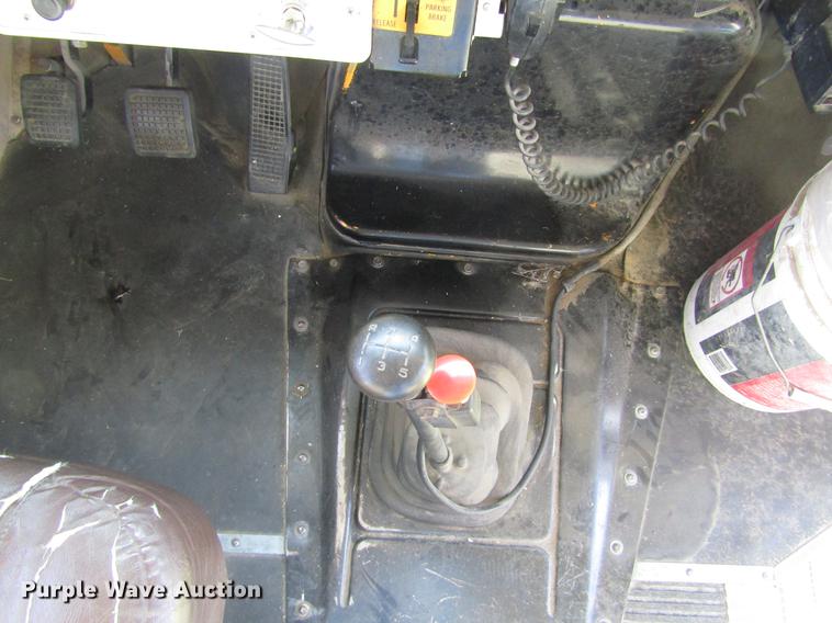 image for item DD8868 1993 Ford B700 school bus