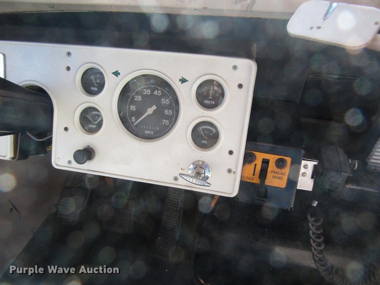 image for item DD8868 1993 Ford B700 school bus