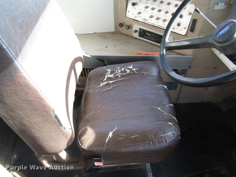 image for item DD8868 1993 Ford B700 school bus