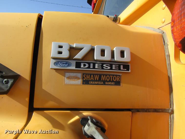 image for item DD8868 1993 Ford B700 school bus