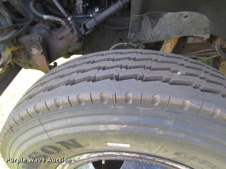 image for item DD8868 1993 Ford B700 school bus