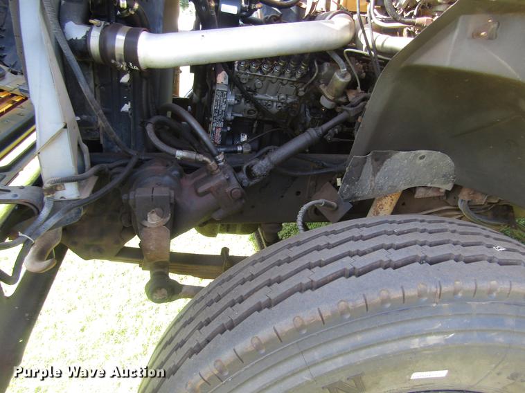 image for item DD8868 1993 Ford B700 school bus