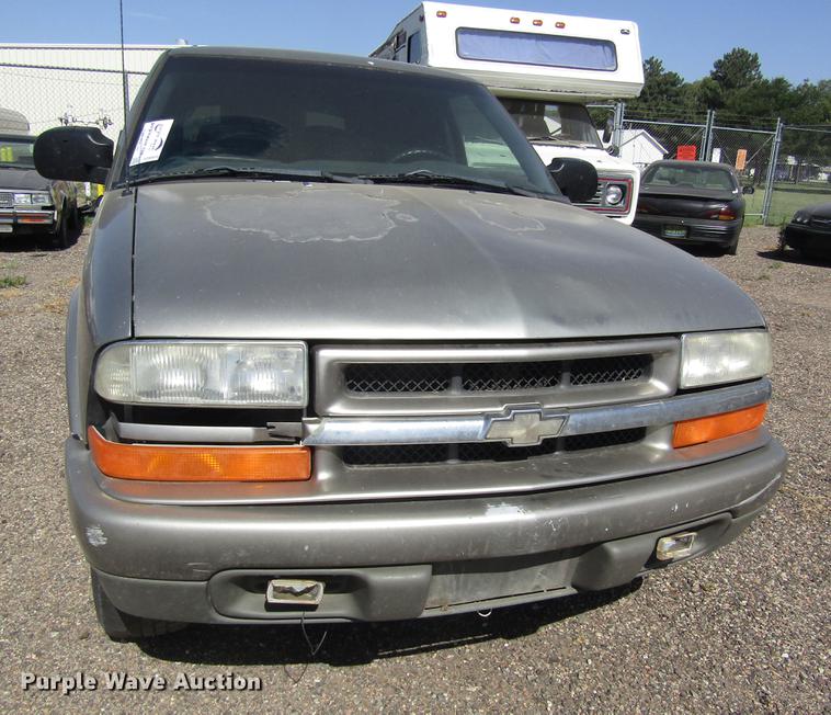image for item DD8869 2001 Chevrolet Blazer SUV
