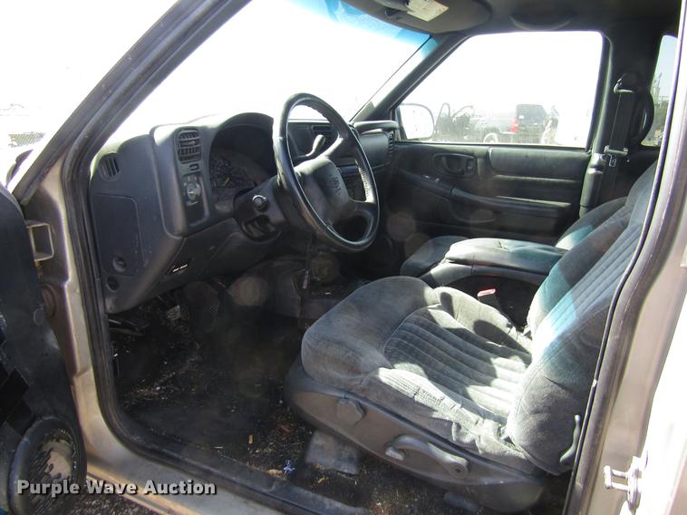 image for item DD8869 2001 Chevrolet Blazer SUV