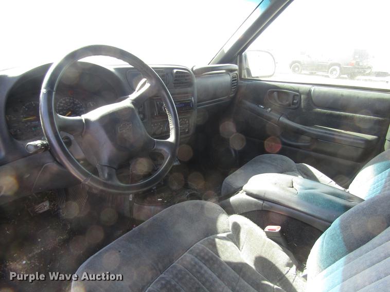 image for item DD8869 2001 Chevrolet Blazer SUV