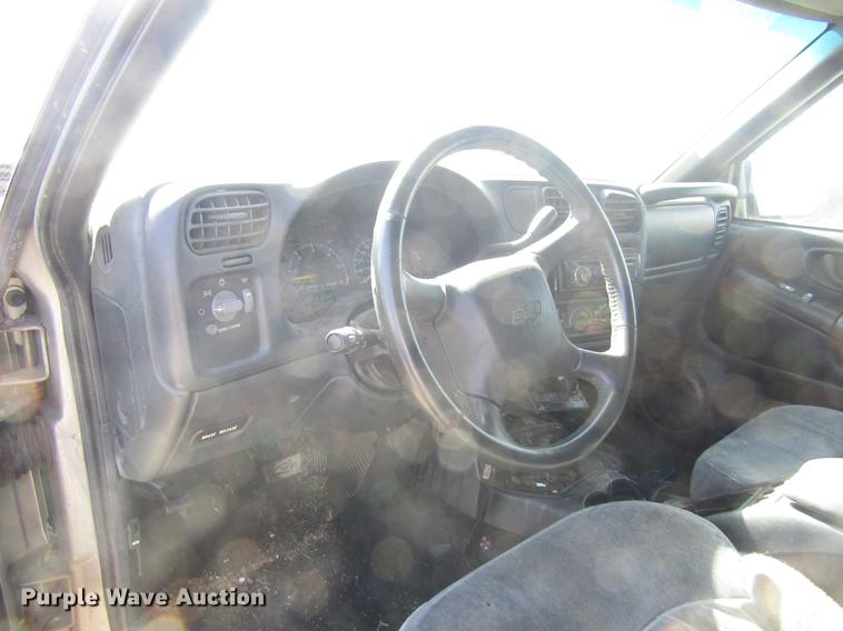 image for item DD8869 2001 Chevrolet Blazer SUV