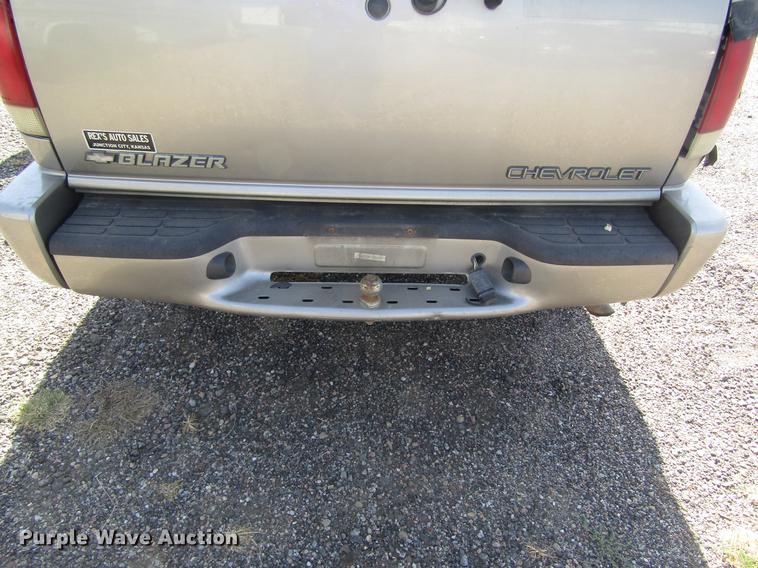 image for item DD8869 2001 Chevrolet Blazer SUV