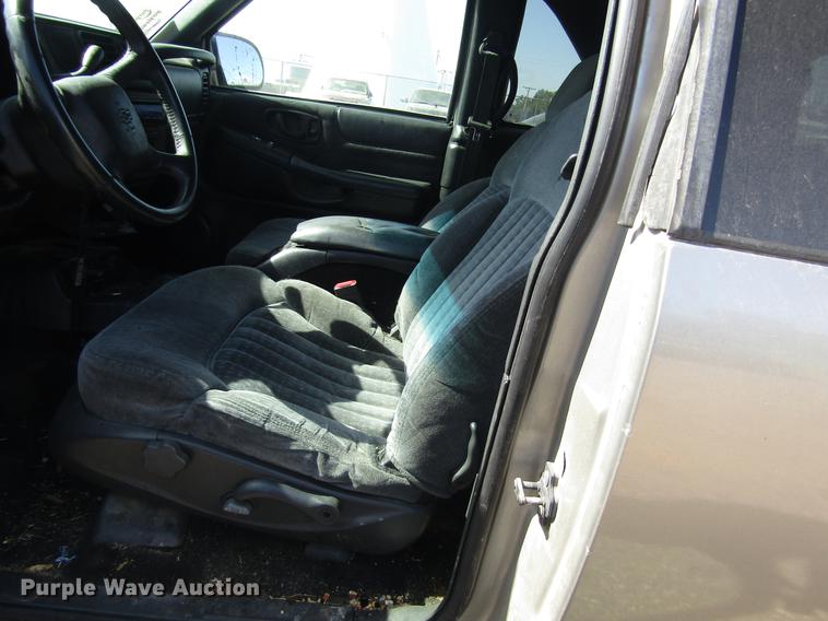 image for item DD8869 2001 Chevrolet Blazer SUV