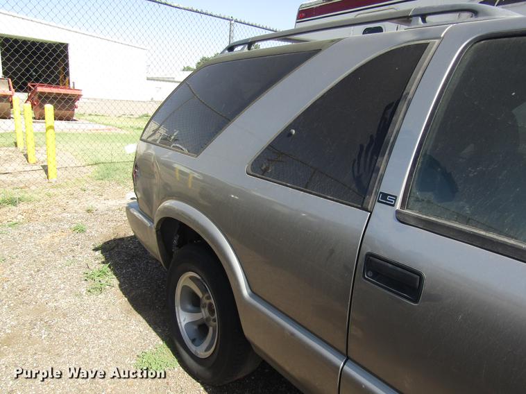 image for item DD8869 2001 Chevrolet Blazer SUV