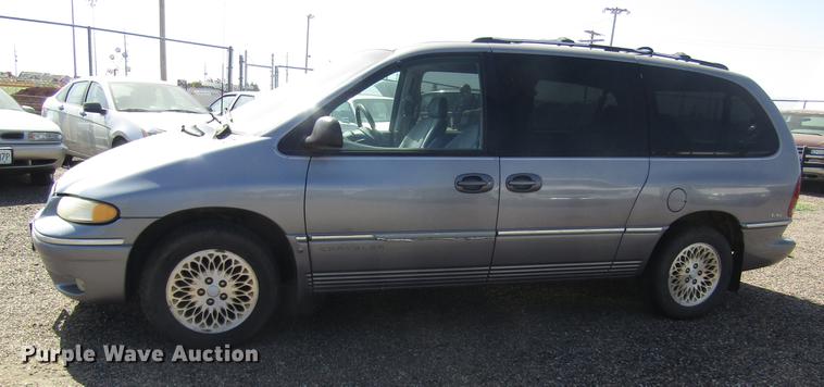 image for item DD8870 1996 Chrysler Town & Country van