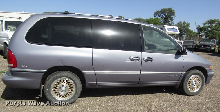 image for item DD8870 1996 Chrysler Town & Country van