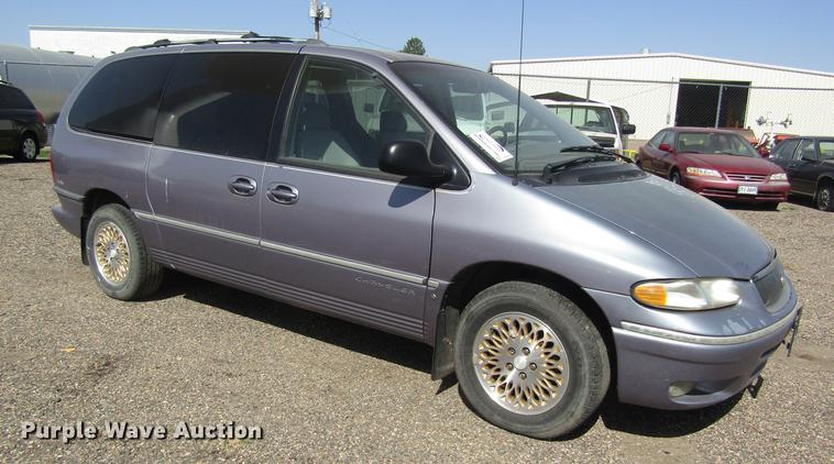 image for item DD8870 1996 Chrysler Town & Country van