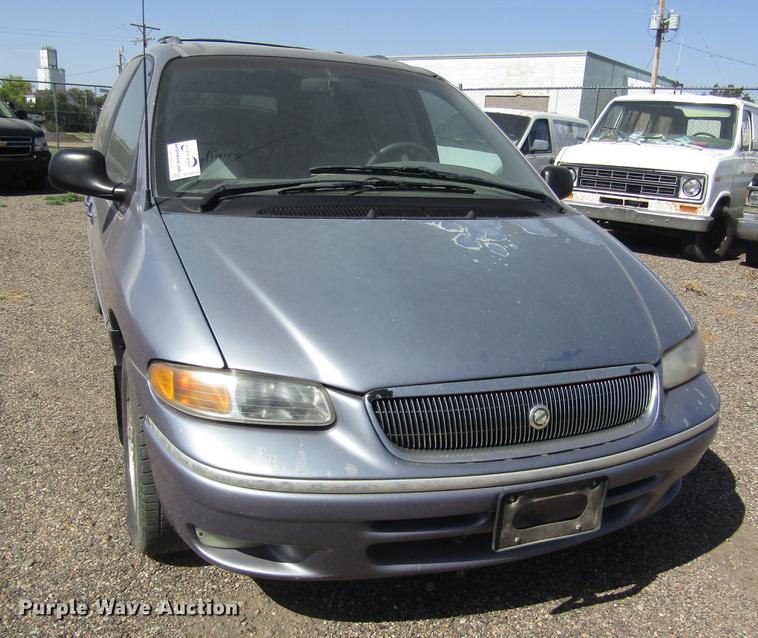 image for item DD8870 1996 Chrysler Town & Country van