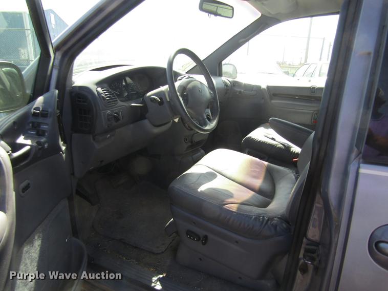 image for item DD8870 1996 Chrysler Town & Country van