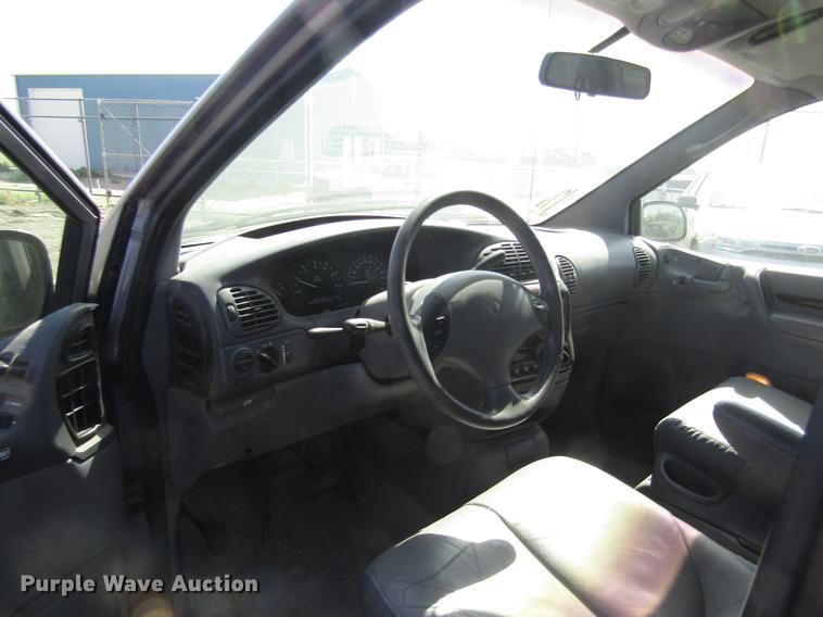 image for item DD8870 1996 Chrysler Town & Country van