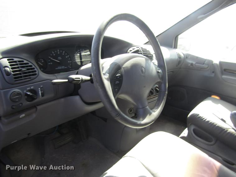 image for item DD8870 1996 Chrysler Town & Country van