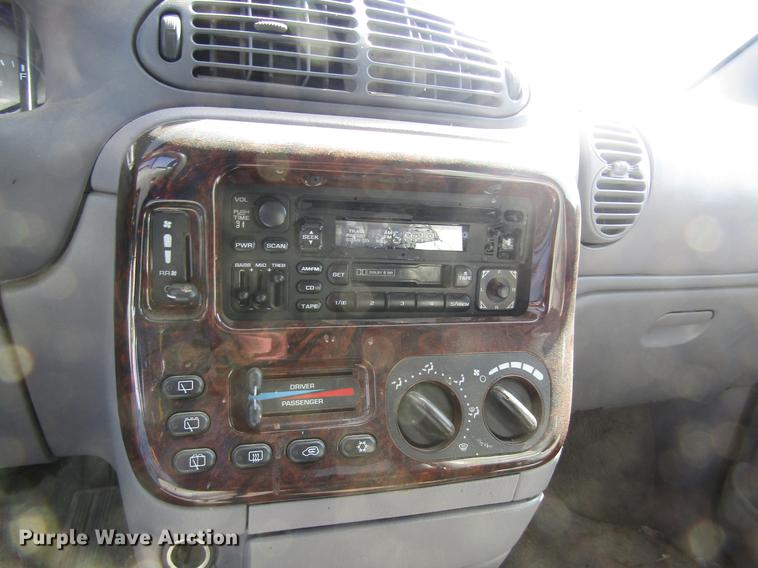 image for item DD8870 1996 Chrysler Town & Country van