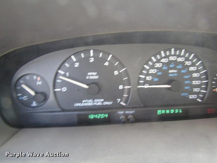 image for item DD8870 1996 Chrysler Town & Country van