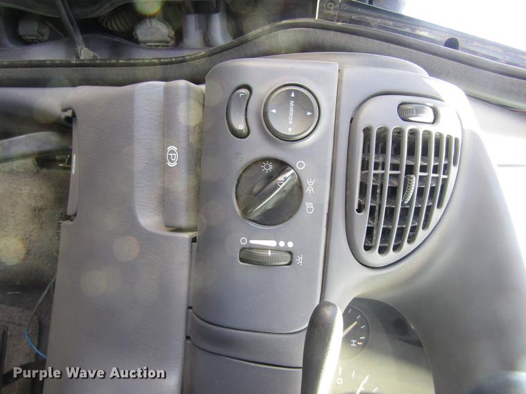 image for item DD8870 1996 Chrysler Town & Country van