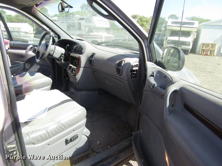image for item DD8870 1996 Chrysler Town & Country van