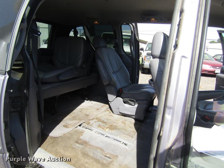 image for item DD8870 1996 Chrysler Town & Country van