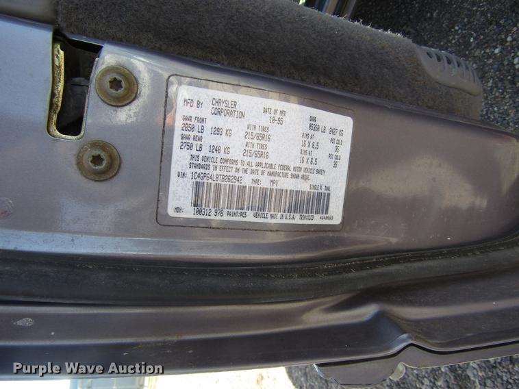 image for item DD8870 1996 Chrysler Town & Country van