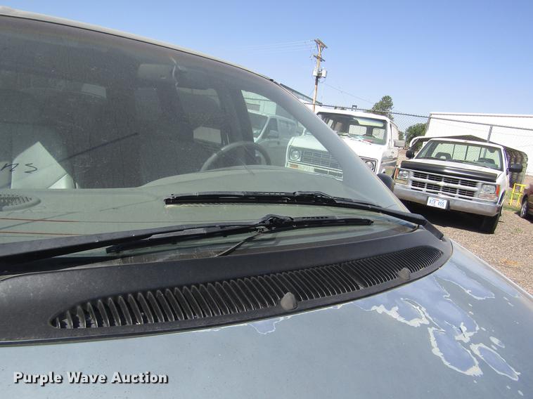 image for item DD8870 1996 Chrysler Town & Country van