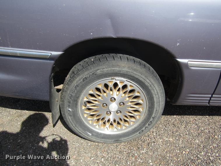 image for item DD8870 1996 Chrysler Town & Country van