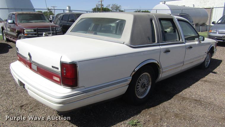 image for item DD8873 1994 Lincoln Town Car