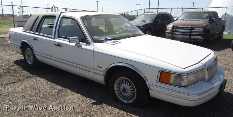 image for item DD8873 1994 Lincoln Town Car