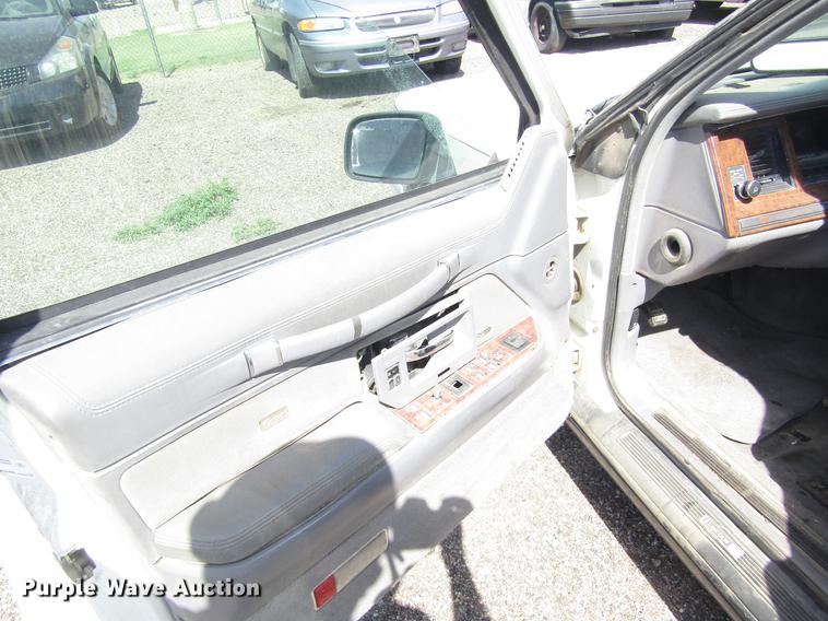 image for item DD8873 1994 Lincoln Town Car