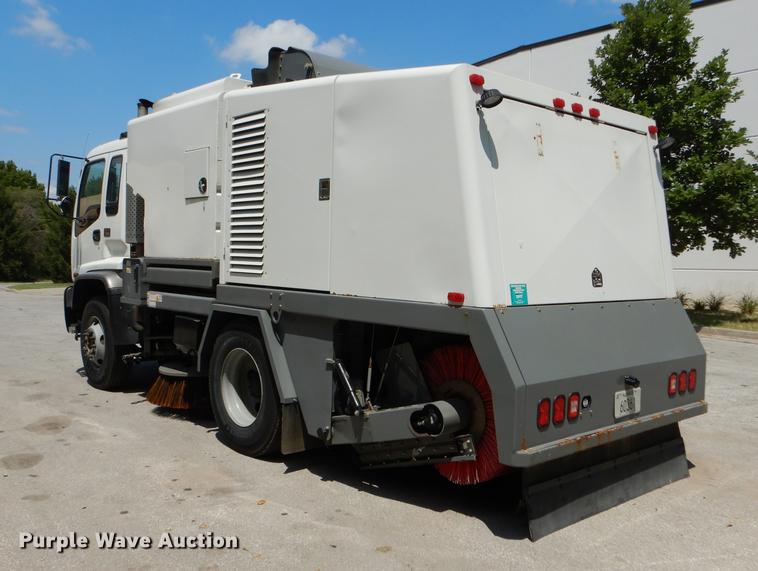 image for item DE1829 2002 GMC T7500 street sweeper truck
