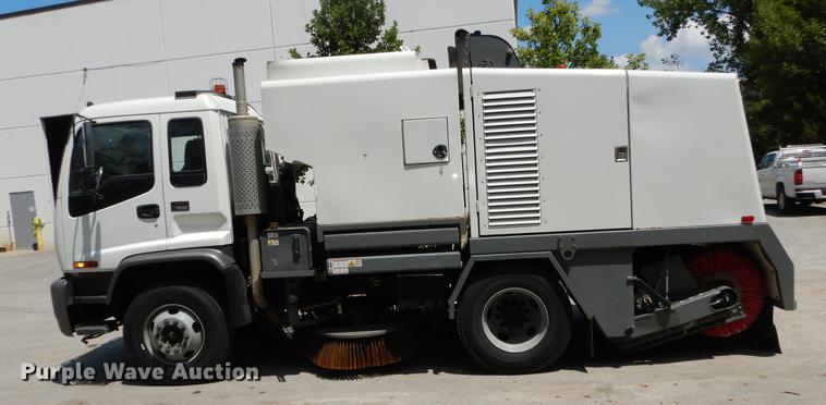 image for item DE1829 2002 GMC T7500 street sweeper truck