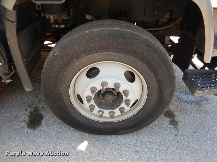 image for item DE1829 2002 GMC T7500 street sweeper truck