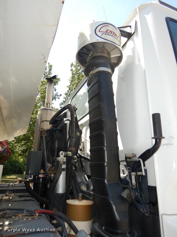 image for item DE1829 2002 GMC T7500 street sweeper truck