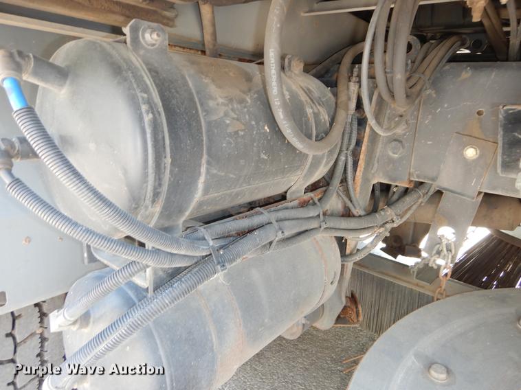 image for item DE1829 2002 GMC T7500 street sweeper truck