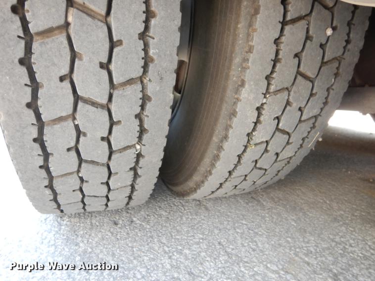 image for item DE1829 2002 GMC T7500 street sweeper truck